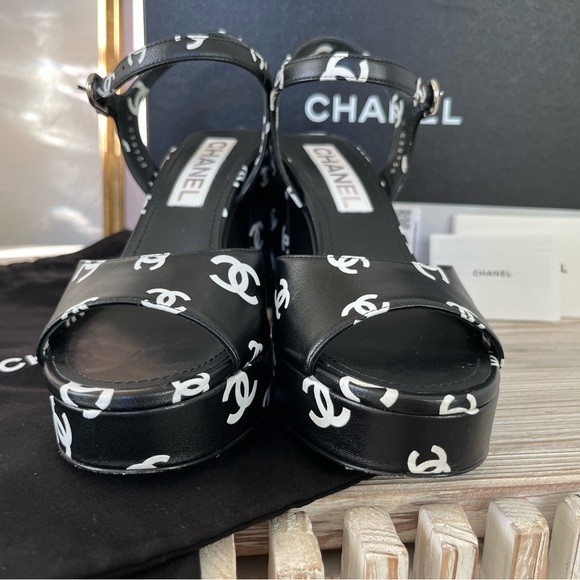 Chanel CC Logo Lambskin Platform Sandals - Picture 5 of 9